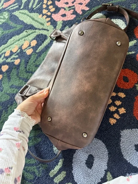 Classic Brown Hobo Bag with Adjustable Strap - Picture 4 of 5